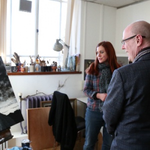 Artist at Leith Walk Studios meets a Scottish Government minister to discuss art produced in Edinburgh.